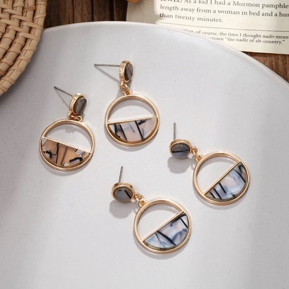 “Round & Round” Chic Marble Circle Drop Earrings - Picture 7 of 10